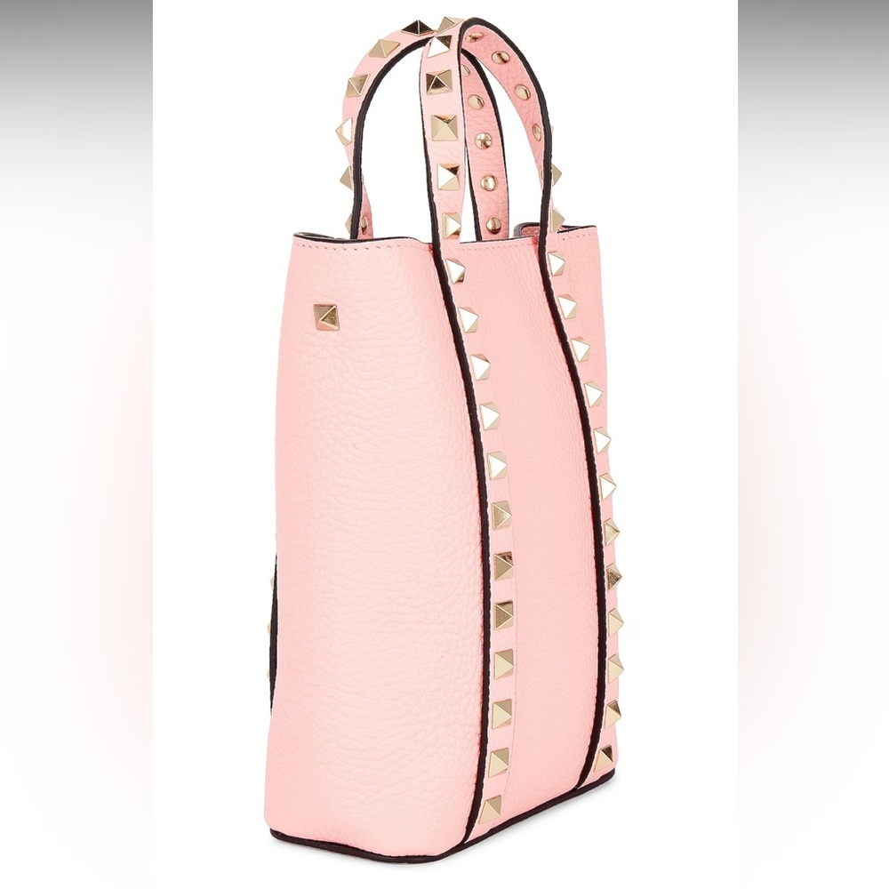 VALENTINO GARAVANI
Rockstud Pouch
Color: Rose Couture - Picture 14 of 15